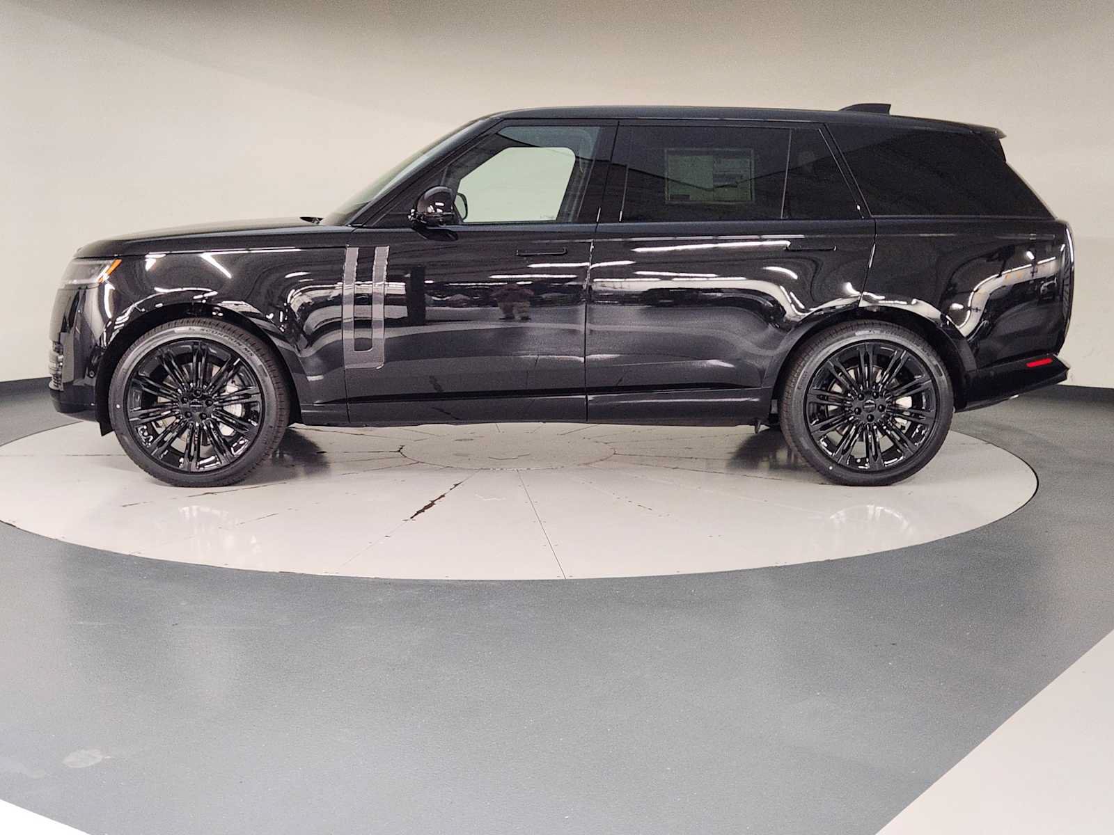 New 2026 Land Rover Range Rover Long Wheelbase SE AWD/4WD image 5