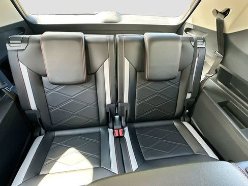 Used 2025 Volkswagen Atlas Peak Edition SE AWD/4WD image 30