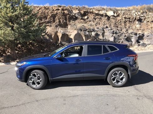 Used 2024 Chevrolet Trax LT w/ Driver Confidence Package image 12