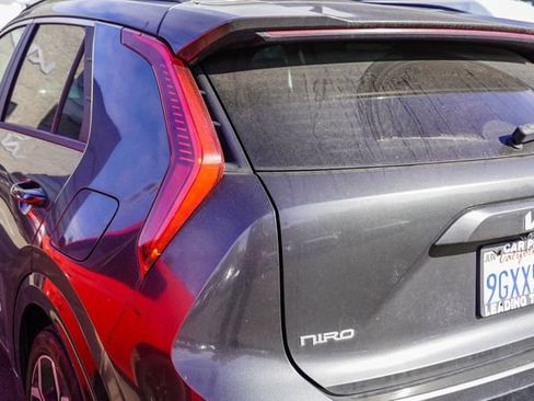 Certified 2023 Kia Niro EX Touring image 12