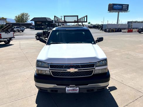 Used 2005 Chevrolet Silverado 3500 4x4 Extended Cab w/ Snow Plow Prep Package image 8