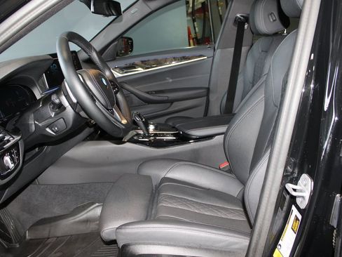 Used 2023 BMW 530i xDrive w/ Convenience Package image 15