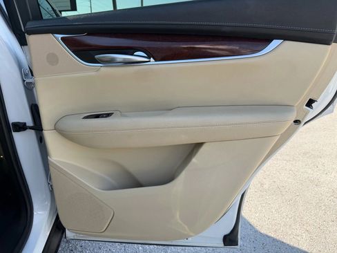 Used 2018 Cadillac XT5 Premium Luxury image 16