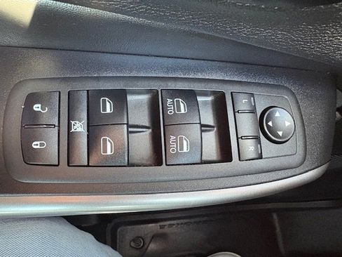 Used 2021 Jeep Cherokee Latitude Lux w/ Comfort/Convenience Group AWD/4WD image 25