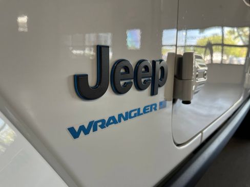 Used 2024 Jeep Wrangler Unlimited Rubicon 4xe AWD/4WD image 15