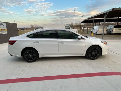 Used 2016 Toyota Avalon Touring image 10