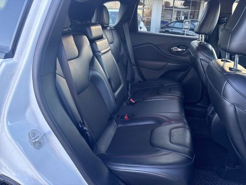 Used 2019 Jeep Cherokee Trailhawk w/ Comfort/Convenience Group image 10