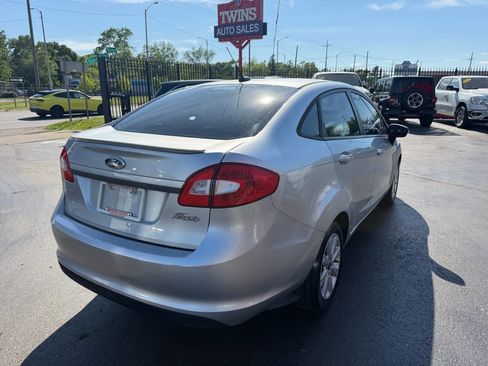Used 2013 Ford Fiesta SE FWD image 5