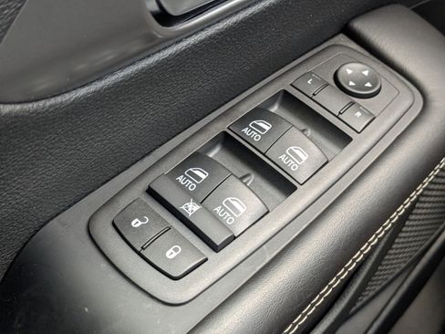 New 2026 Chrysler Pacifica Select FWD image 23