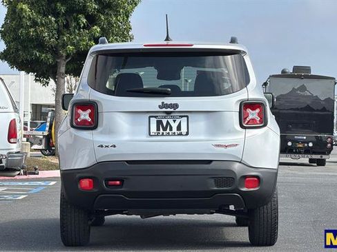Used 2017 Jeep Renegade Trailhawk w/ Premium Trailhawk Package AWD/4WD image 5
