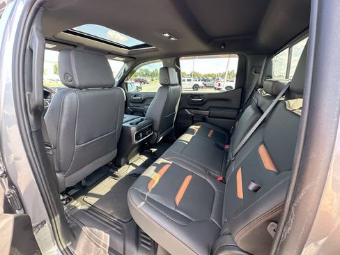 Used 2022 GMC Sierra 1500 AT4 w/ AT4 Premium Package AWD/4WD image 4