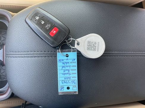 Used 2019 Toyota RAV4 Limited w/ Cold Weather Package FWD image 26