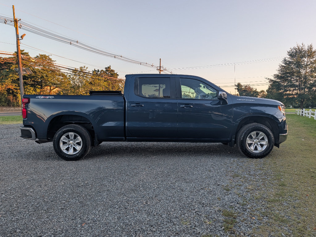 Used 2023 Chevrolet Silverado 1500 LT AWD/4WD image 4