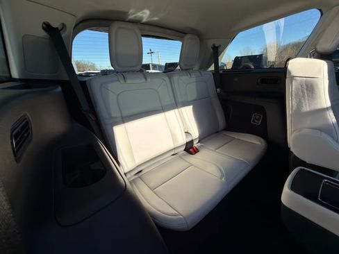 Used 2025 Lincoln Aviator Reserve w/ Equipment Group 201A image 12