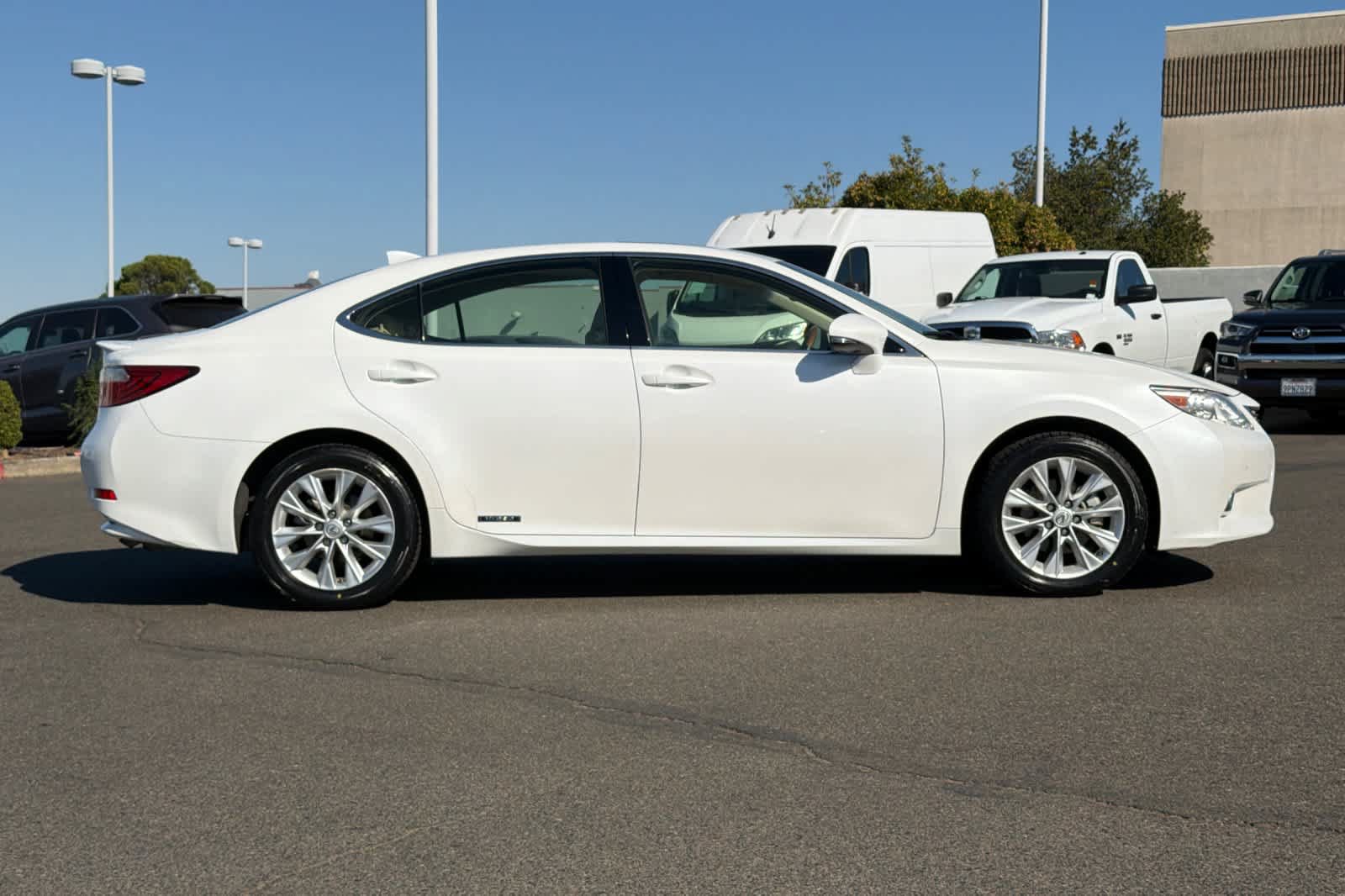 Used 2015 Lexus ES 300h w/ Navigation System Package FWD image 6