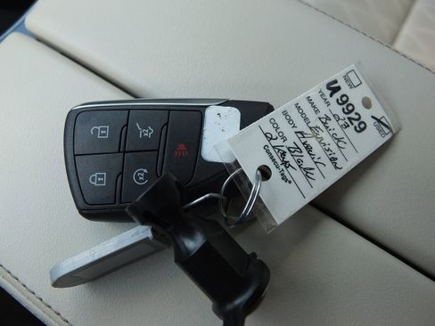 Used 2023 Buick Envision Avenir image 32