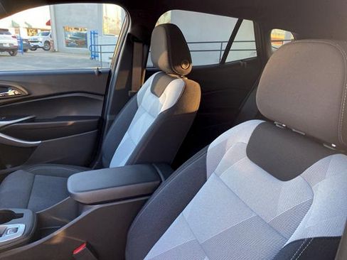 New 2026 Chevrolet Trax RS w/ Sunroof Package FWD image 17