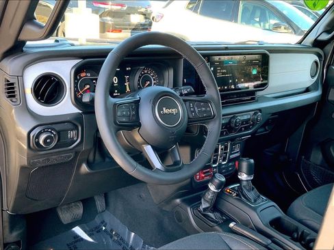 Certified 2025 Jeep Wrangler Willys image 15