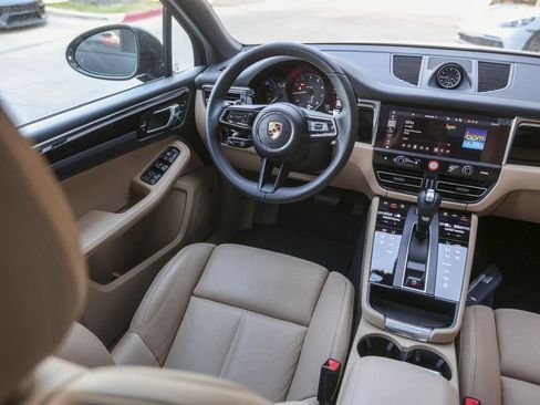 Certified 2026 Porsche Macan image 33