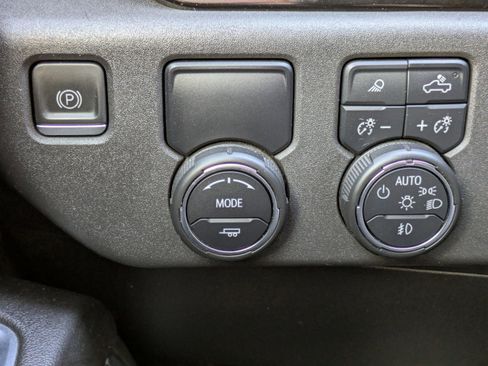 Used 2022 Chevrolet Silverado 1500 High Country image 29