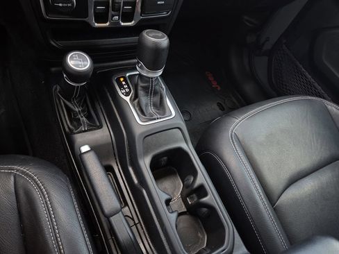 Used 2021 Jeep Wrangler Unlimited Sahara AWD/4WD image 12