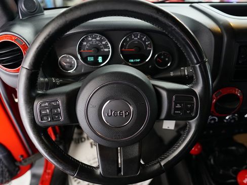 Used 2014 Jeep Wrangler Unlimited Sahara w/ Connectivity Group AWD/4WD image 18