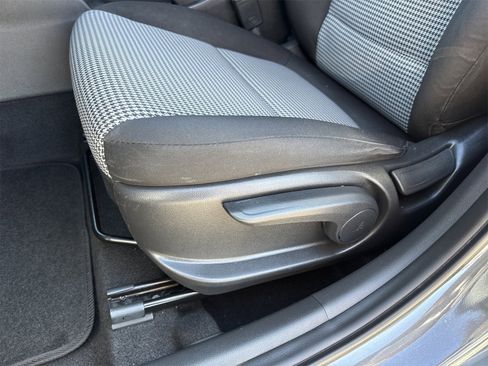 Used 2021 Hyundai Kona SE image 15