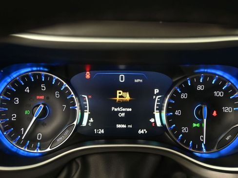 Used 2025 Chrysler Pacifica Select image 15