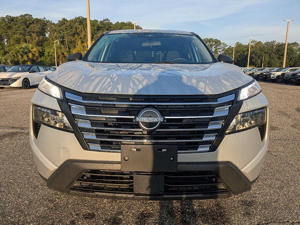 Used 2024 Nissan Rogue S AWD/4WD image 9