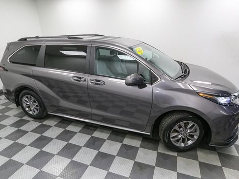Certified 2023 Toyota Sienna LE image 6