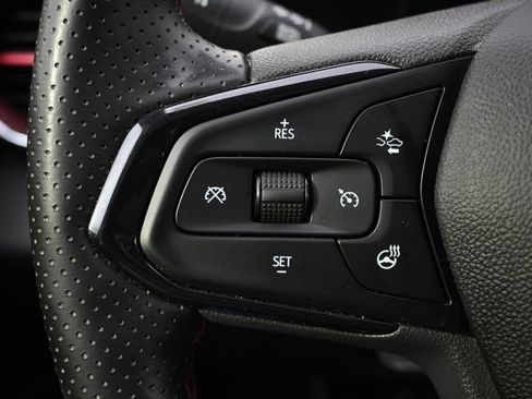 Used 2024 Chevrolet Trax RS w/ Sunroof Package FWD image 32