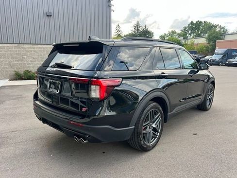 Used 2025 Ford Explorer ST AWD/4WD image 5