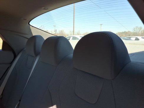 Used 2024 Hyundai Elantra SE image 11