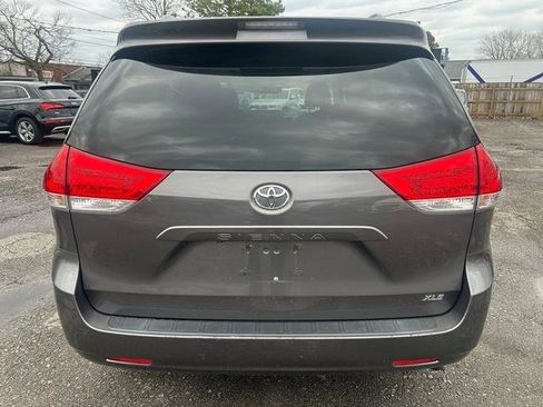 Used 2014 Toyota Sienna XLE image 3
