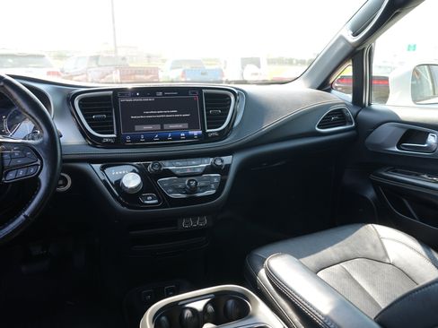Used 2021 Chrysler Pacifica Touring-L w/ S Appearance Package FWD image 20