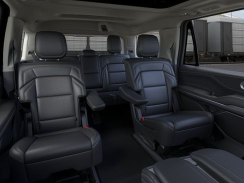 New 2026 Lincoln Navigator Reserve AWD/4WD image 24