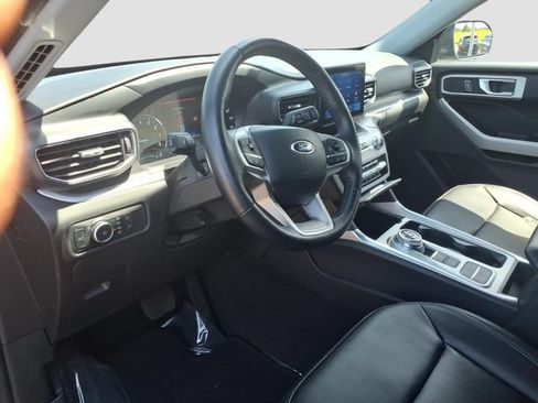 Used 2024 Ford Explorer XLT w/ Equipment Group 202A RWD image 18