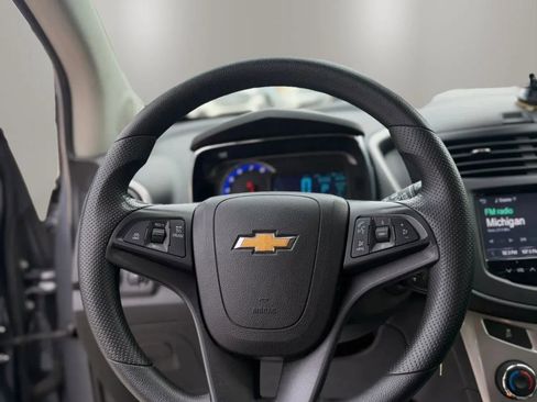 Used 2015 Chevrolet Trax LT w/ LT Sun and Sound Package FWD image 9