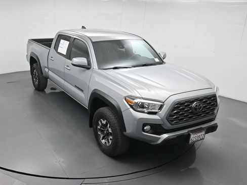 Used 2020 Toyota Tacoma TRD Off-Road w/ Technology Package AWD/4WD image 37