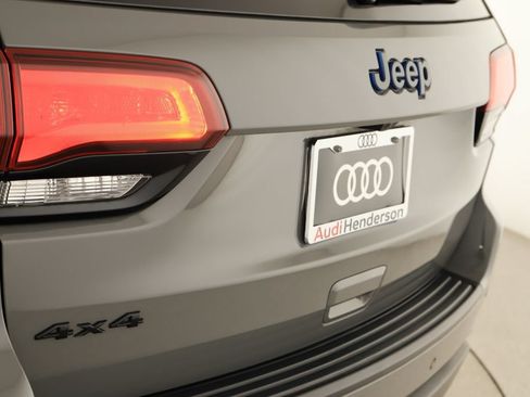 Used 2019 Jeep Grand Cherokee Laredo AWD/4WD image 29