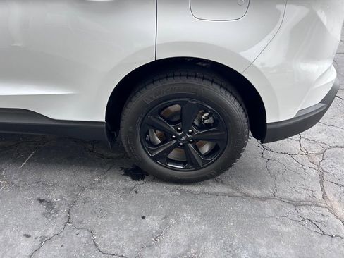 Used 2024 Ford Edge SE image 7