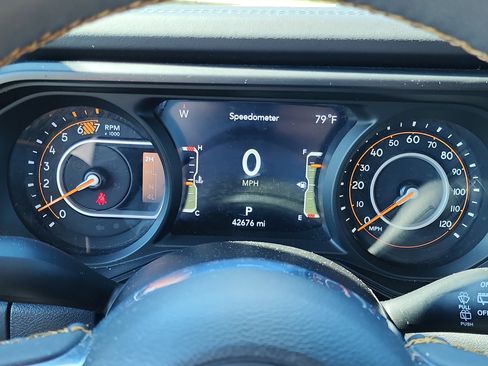 Used 2024 Jeep Wrangler Sahara image 21