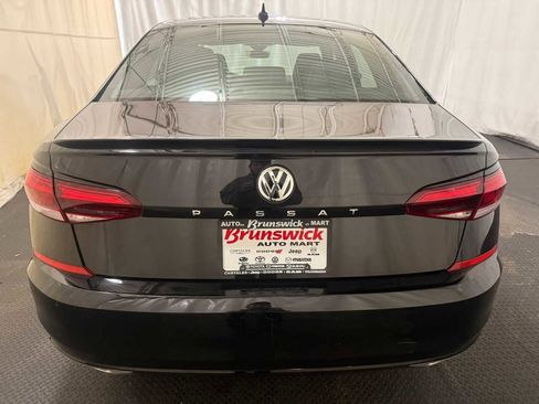 Certified 2022 Volkswagen Passat 2.0T R-Line image 16