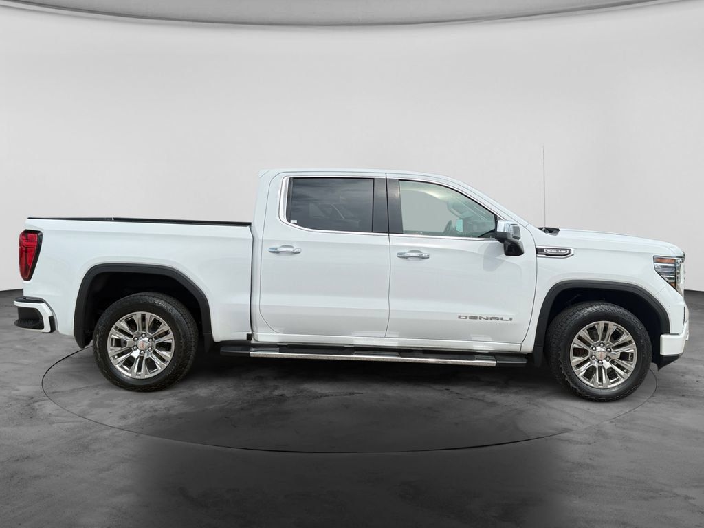 Used 2023 GMC Sierra 1500 Denali w/ Technology Package AWD/4WD image 10