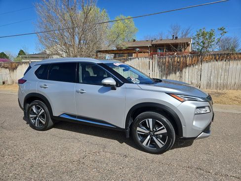 Used 2023 Nissan Rogue Platinum w/ Platinum Premium Package image 2