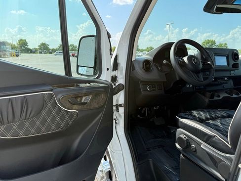 Used 2019 Mercedes-Benz Sprinter 170 w/ Driver Convenience Package image 25