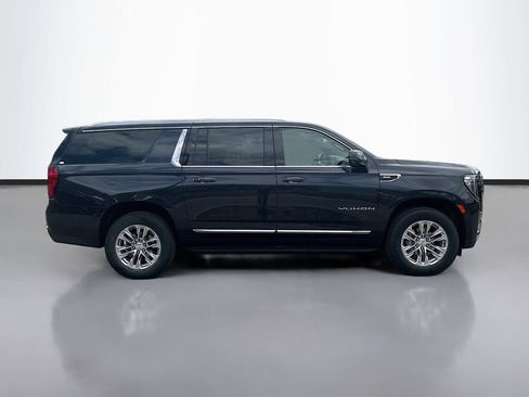 Used 2024 GMC Yukon XL SLT w/ SLT Luxury Package image 2