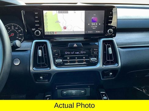 Used 2022 Kia Sorento S w/ Panoramic Sunroof Package image 6