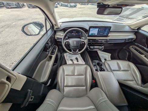 Used 2024 Lincoln Corsair FWD image 17