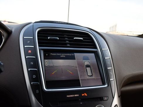 Used 2017 Lincoln MKX Reserve w/ Driver Assistance Package image 21